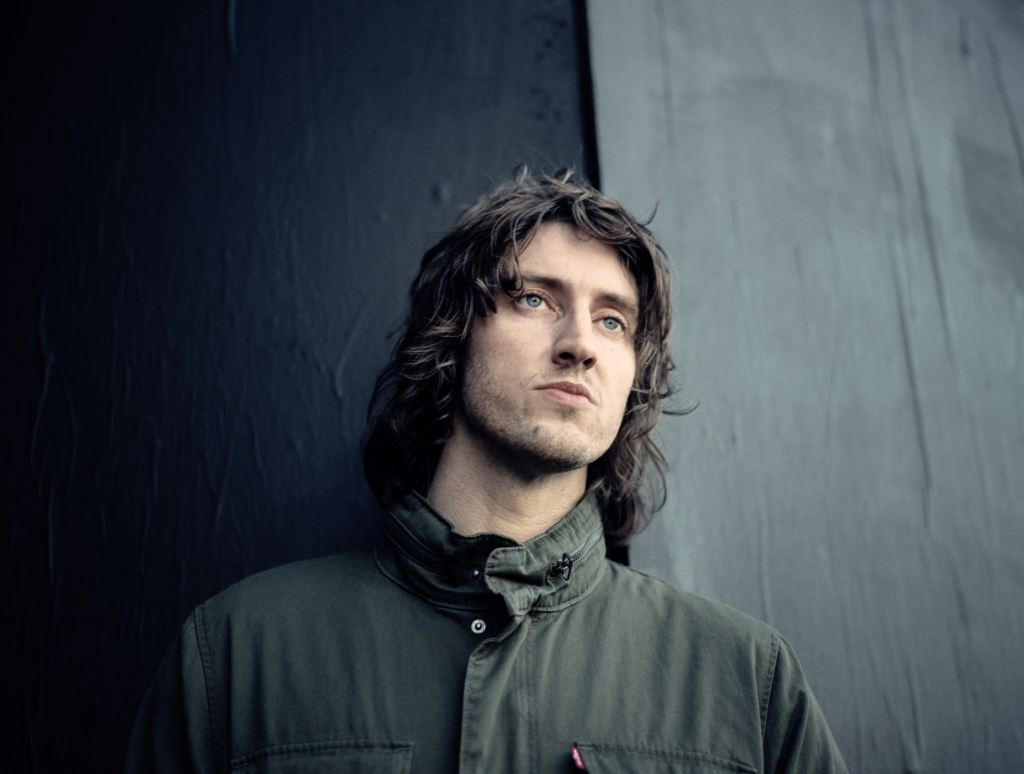 Q & A With Dean Lewis - Amnplify