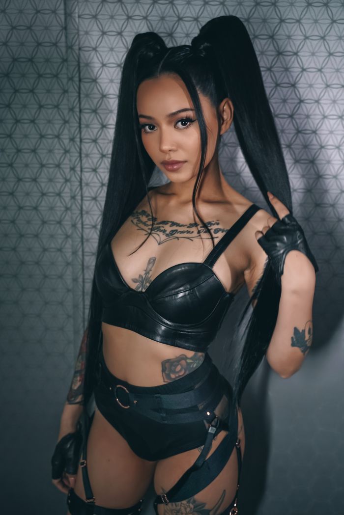 TIKTOK Sensation BELLA POARCH Signs To Warner Records Unleashes Debut Single Video BUILD A