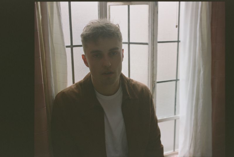 SAM FENDER